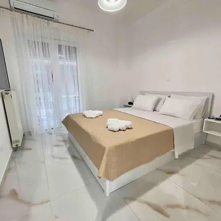 아파트 The Flat Next To The Metro
